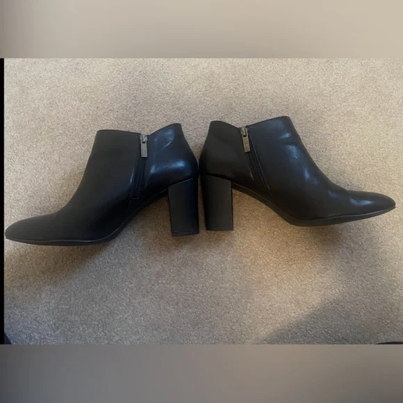 H by Halston “Anna” black leather boots